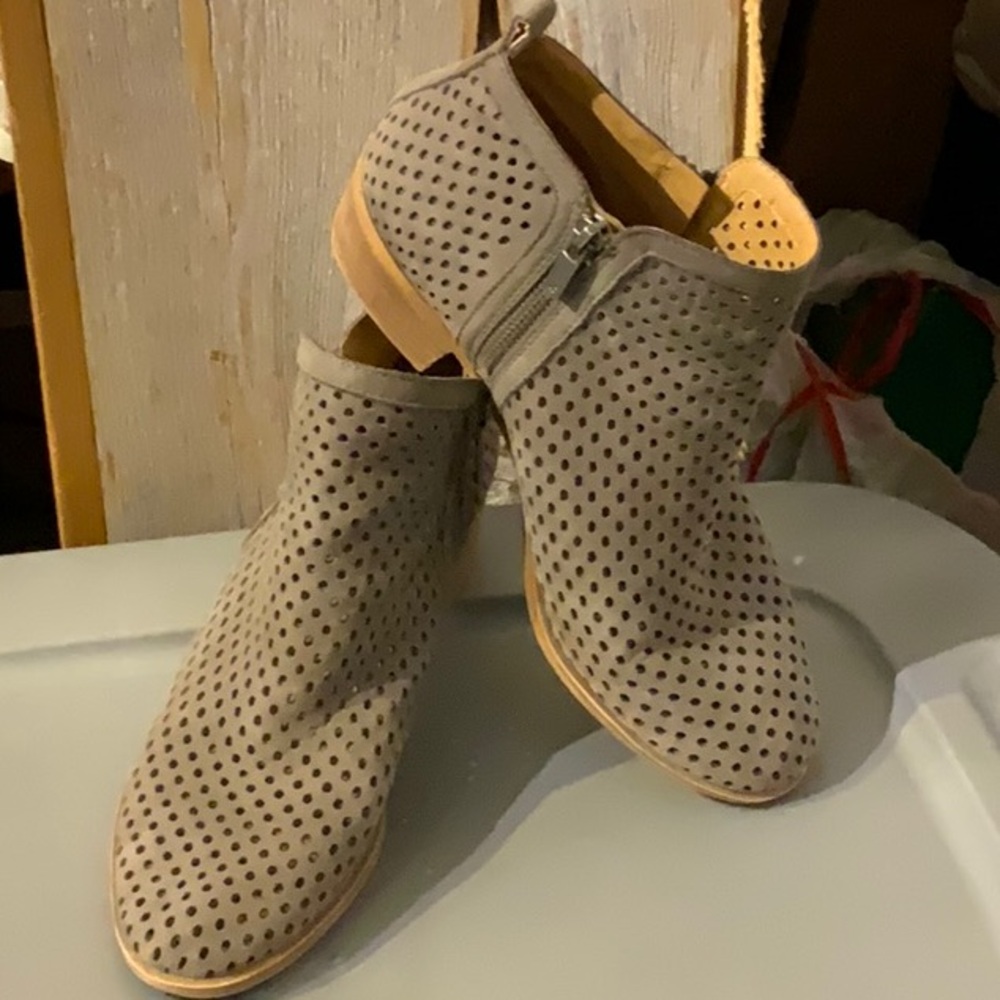 Lucky Brand Perforated Taupe Ankle Booties Size 10
